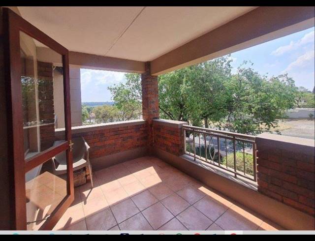 2 BEDROOM APARTMENT FOR SALE IN DOWERGLEN EXT 4